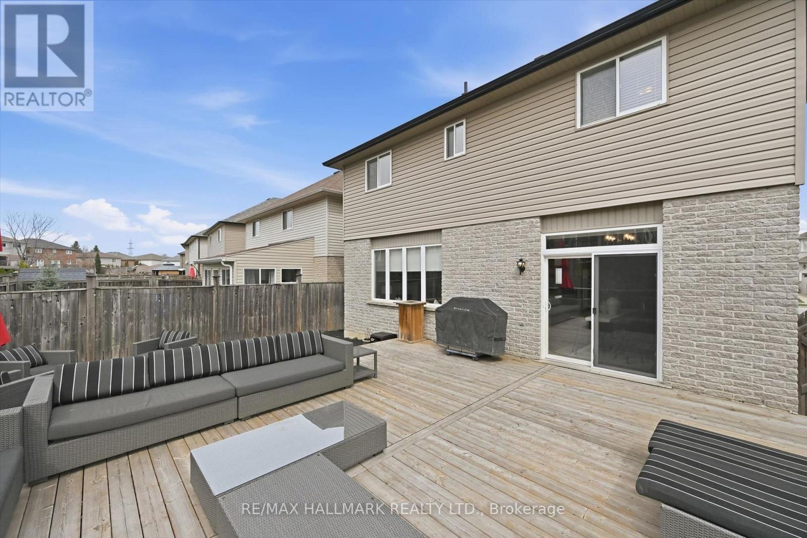1334 Upper Paradise Road, Hamilton, ON - Outdoor With Deck Patio Veranda With Exterior
