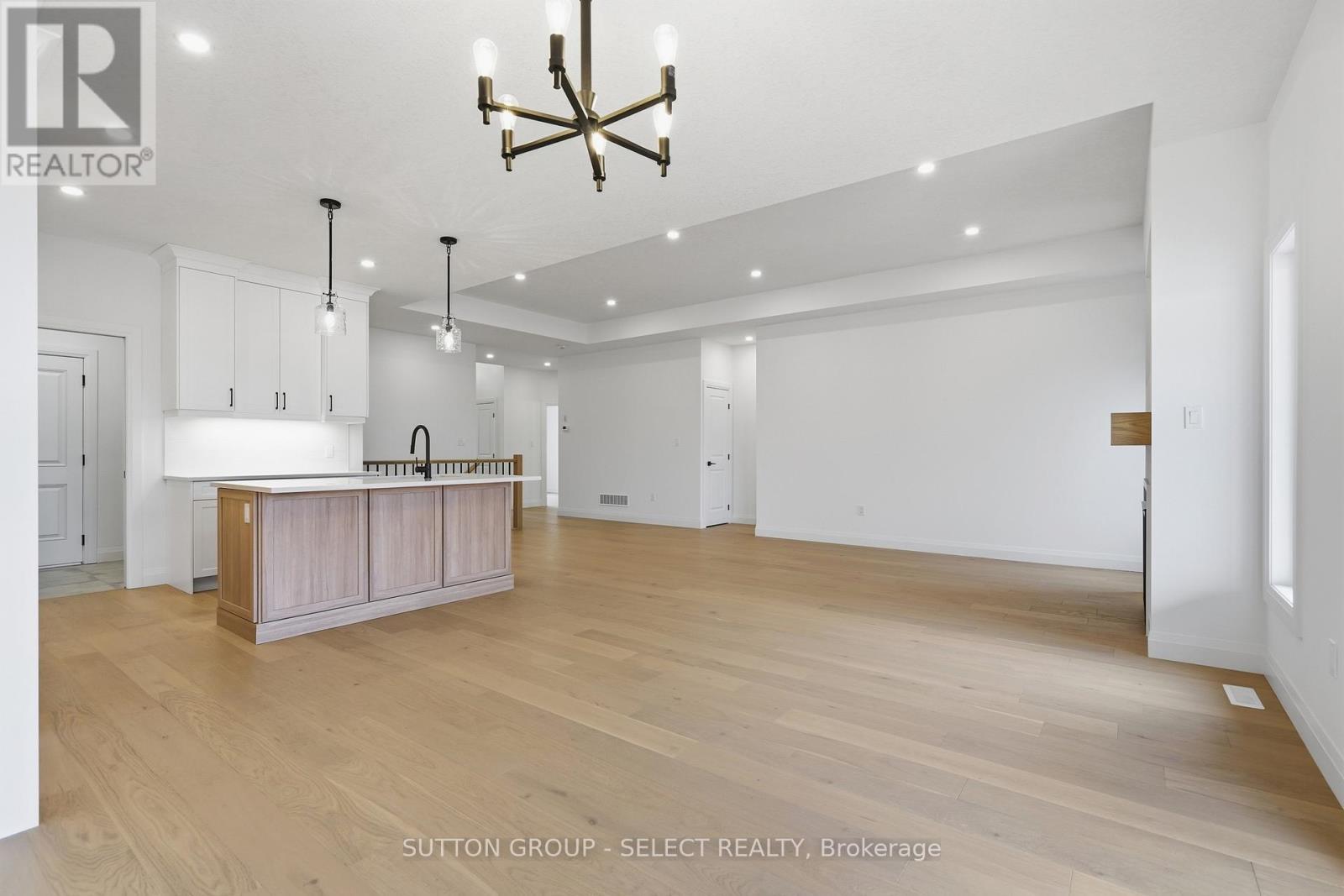 45 Hardy Drive, Strathroy-Caradoc (Se), ON - Indoor Photo Showing Kitchen