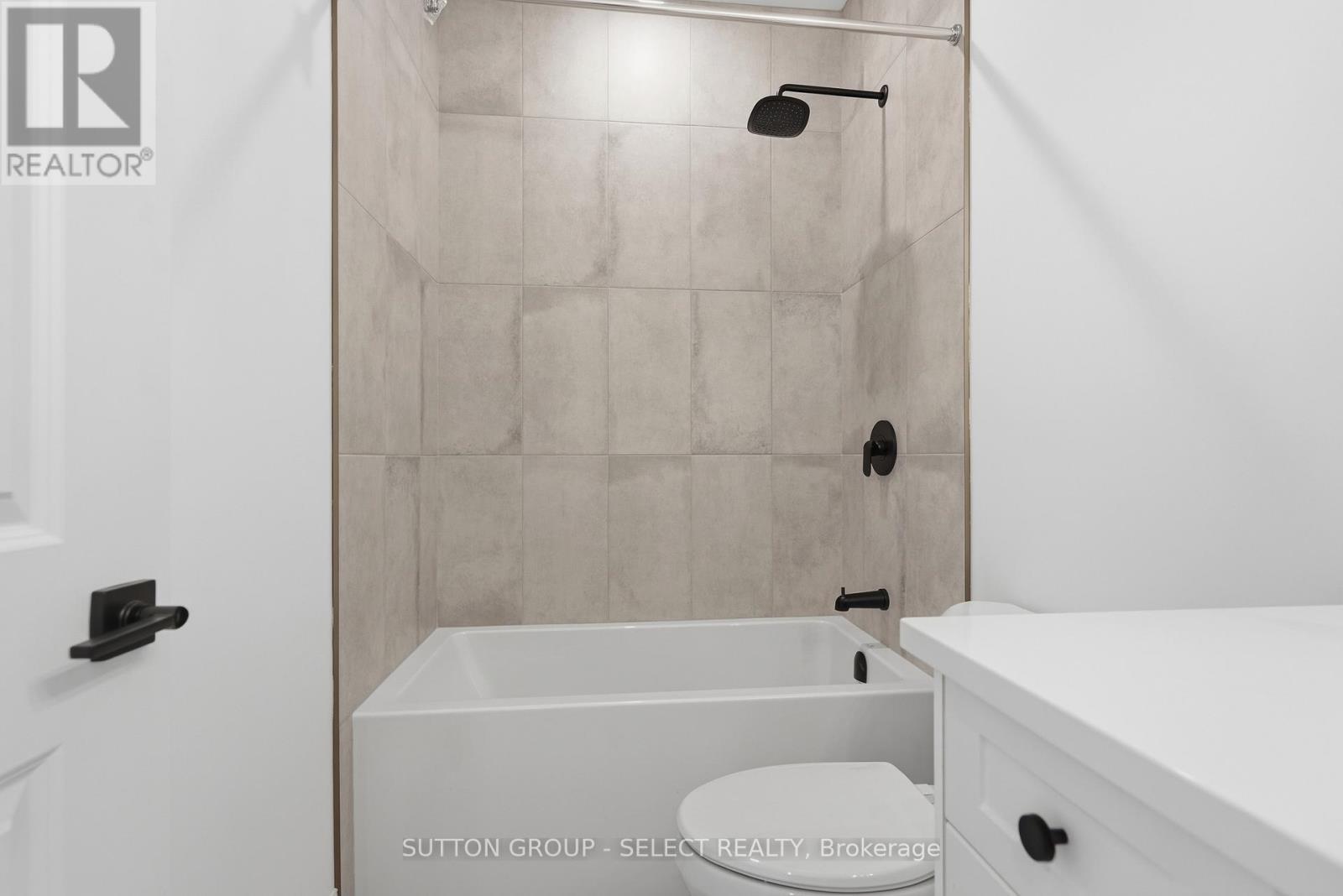 45 Hardy Drive, Strathroy-Caradoc (Se), ON - Indoor Photo Showing Bathroom