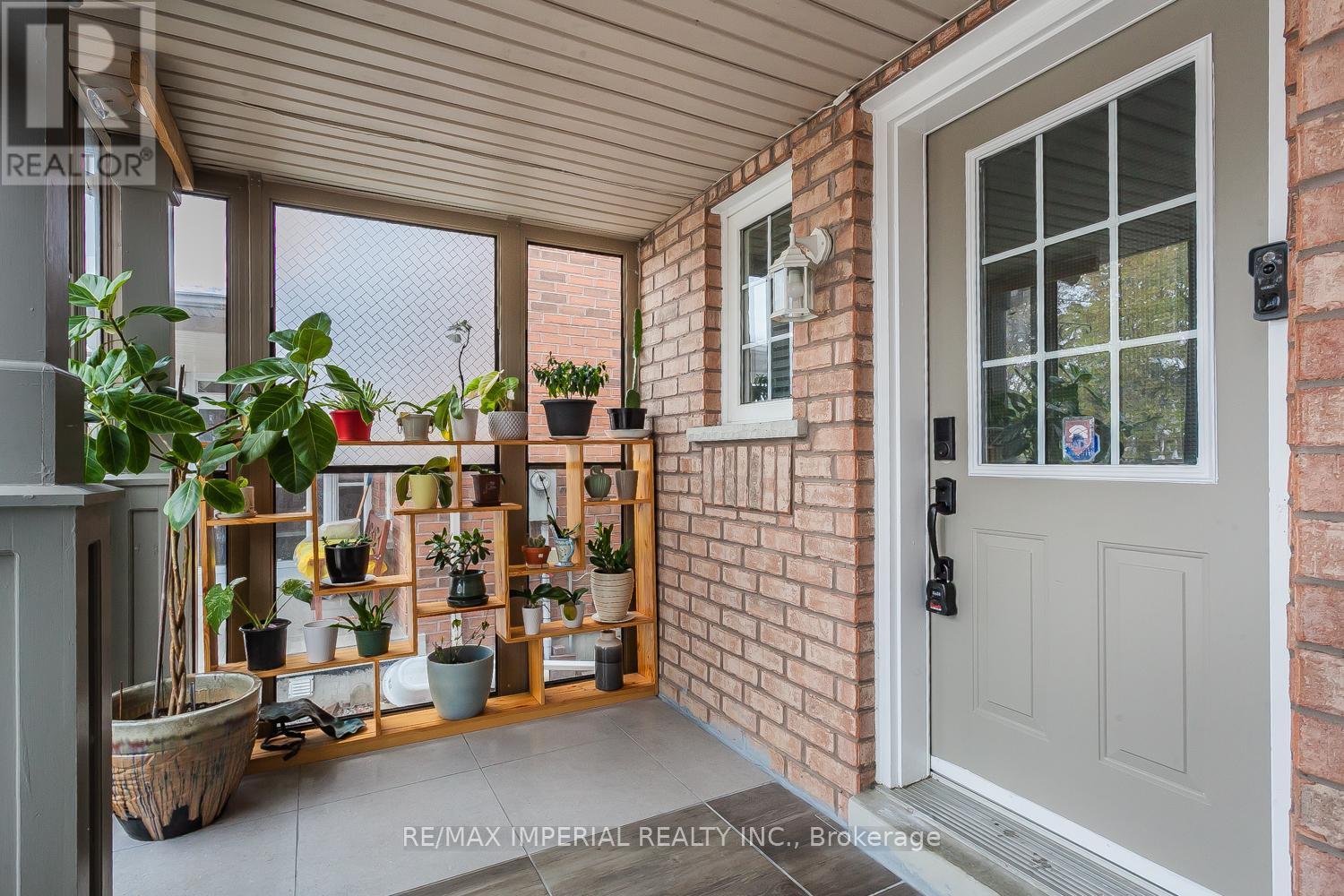 Entrance Porch - 85 Maple Ridge Crescent E, Markham, ON - Outdoor With Deck Patio Veranda With Exterior