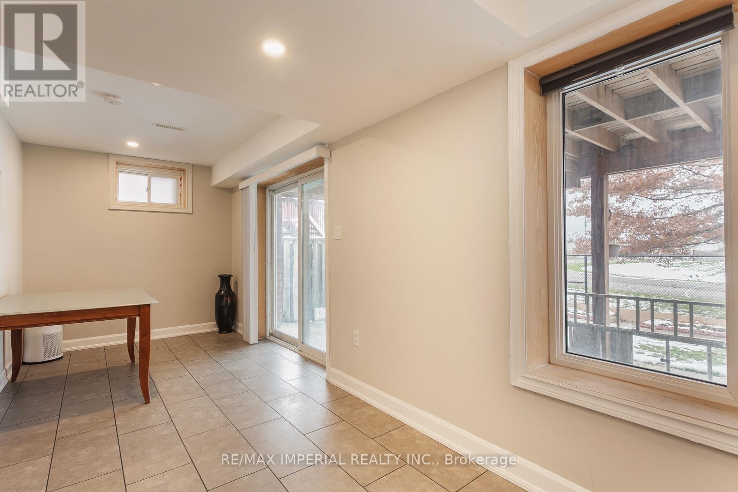 Basement Living Room - 85 Maple Ridge Crescent E, Markham, ON - Indoor Photo Showing Other Room