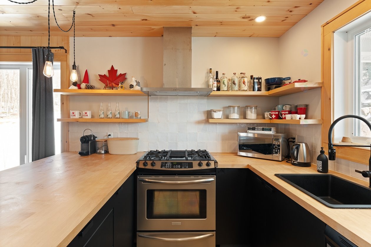 Cuisine - 168 - 170 Ch. Demers, Sutton, QC - Indoor Photo Showing Kitchen