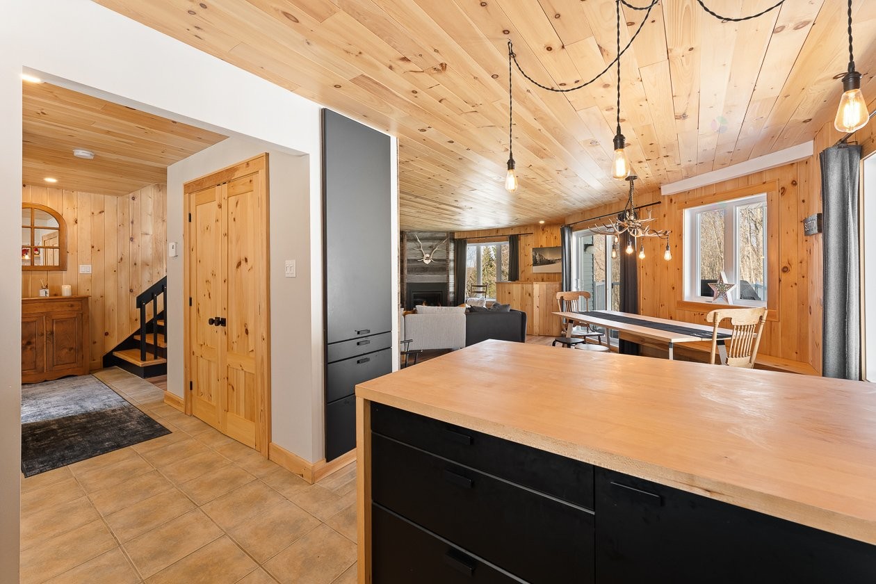 Cuisine - 168 - 170 Ch. Demers, Sutton, QC - Indoor Photo Showing Other Room