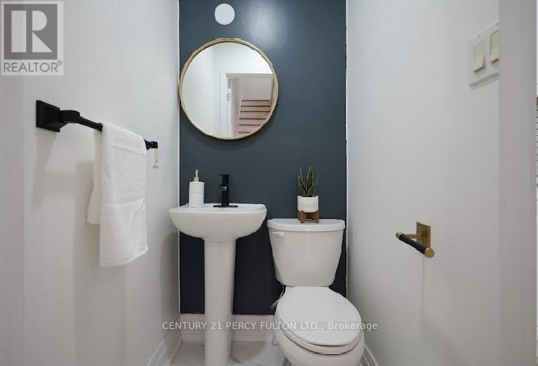 195 Sherman Avenue N, Hamilton, ON - Indoor Photo Showing Bathroom
