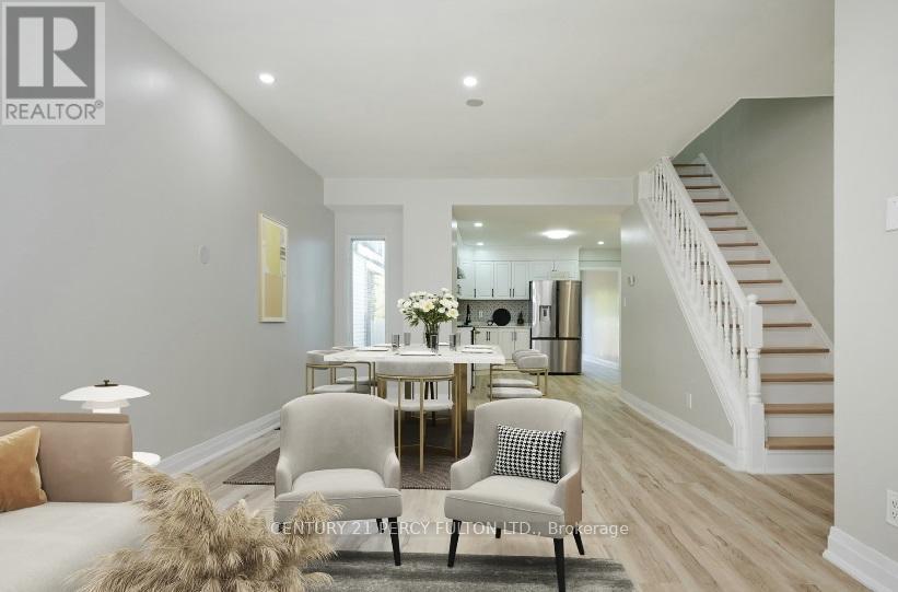 195 Sherman Avenue N, Hamilton, ON - Indoor Photo Showing Living Room