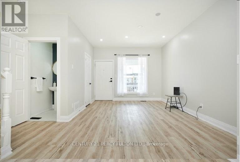 195 Sherman Avenue N, Hamilton, ON - Indoor Photo Showing Other Room