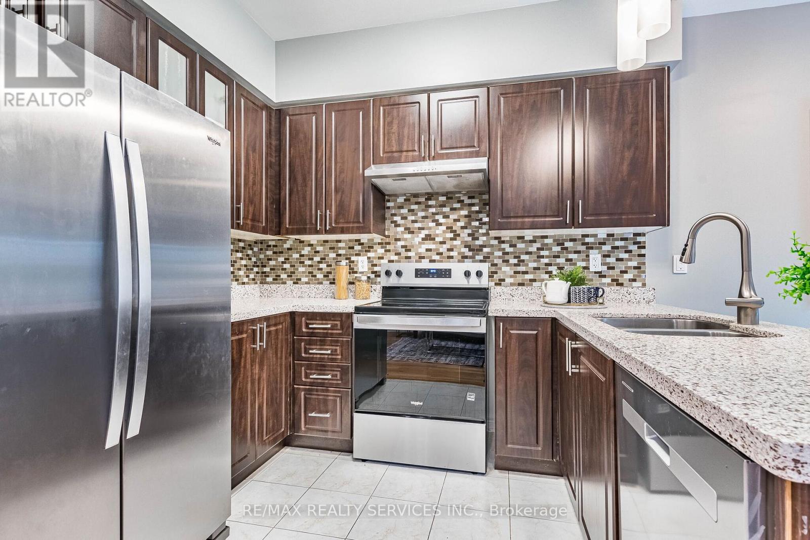 3475 Bala Drive, Mississauga, ON - Indoor Photo Showing Kitchen With Stainless Steel Kitchen With Double Sink With Upgraded Kitchen