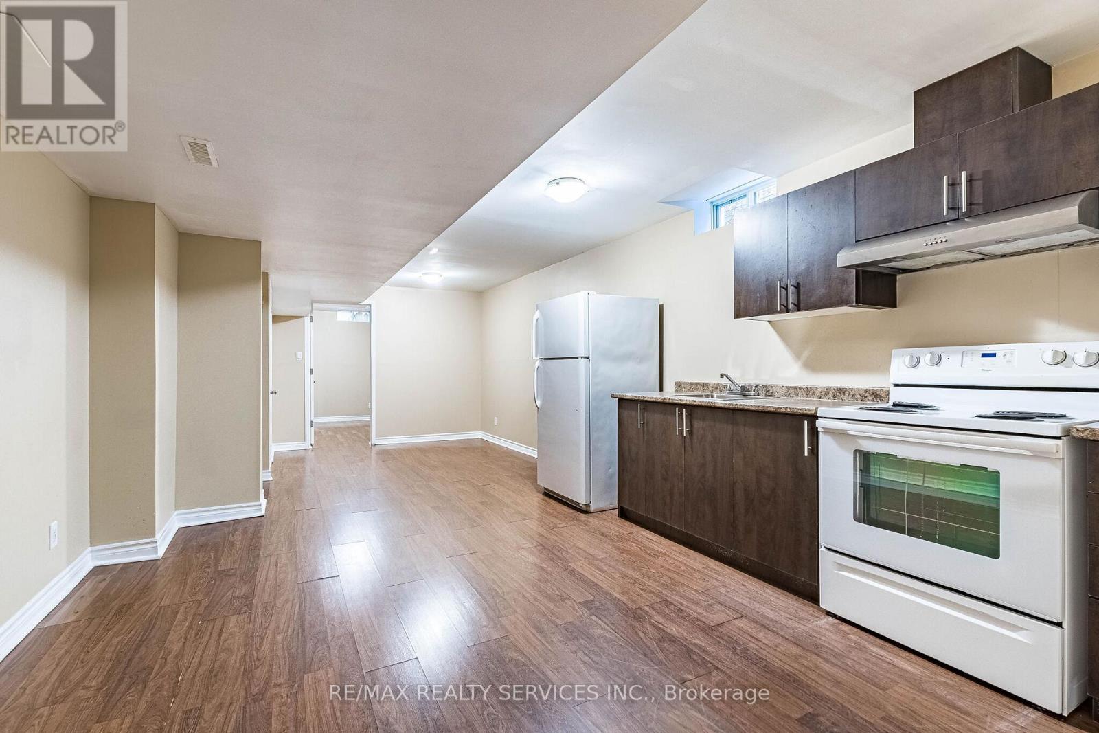 3475 Bala Drive, Mississauga, ON - Indoor Photo Showing Kitchen