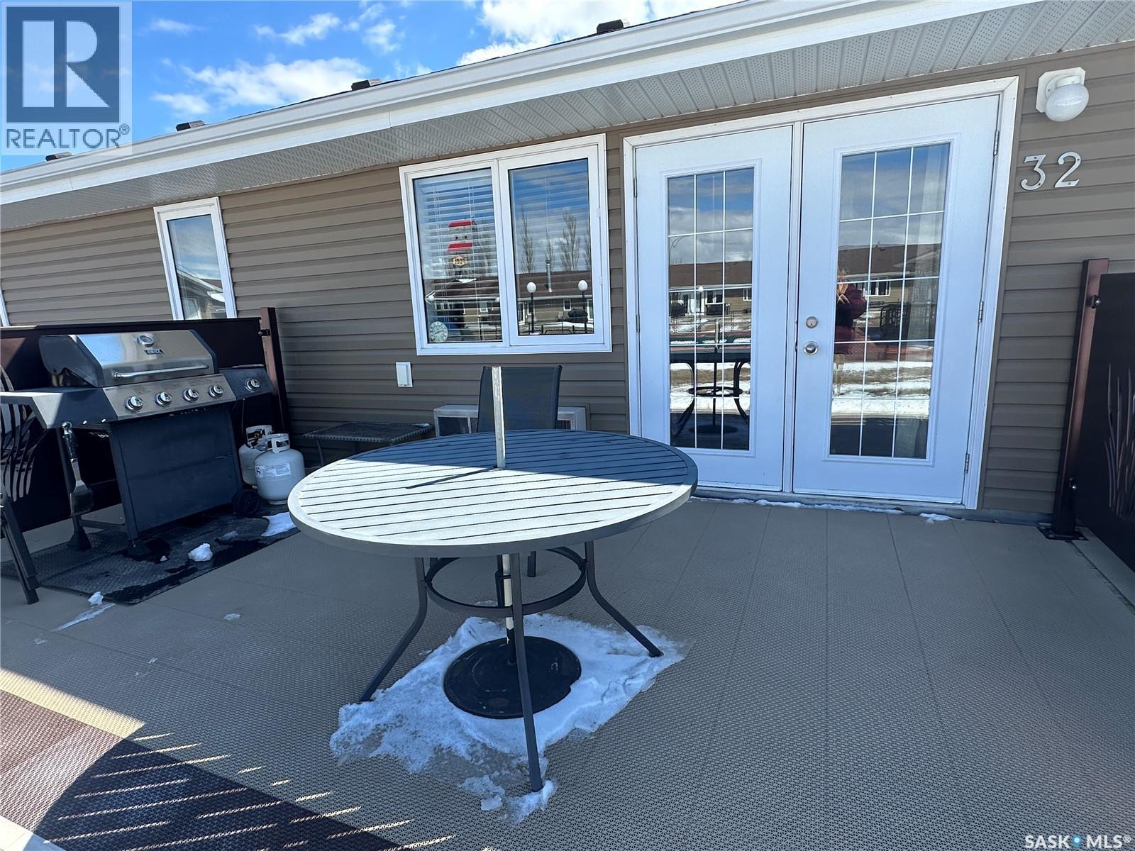 32 1250 Aaro Avenue, Elbow, SK - Outdoor With Deck Patio Veranda