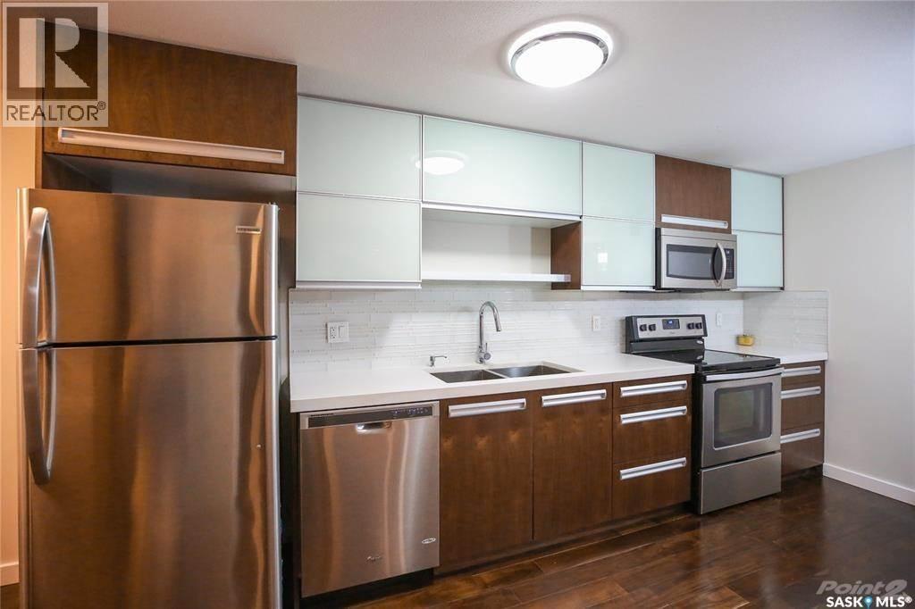 435 Pichler Crescent, Saskatoon, SK - Indoor Photo Showing Kitchen With Stainless Steel Kitchen With Double Sink With Upgraded Kitchen