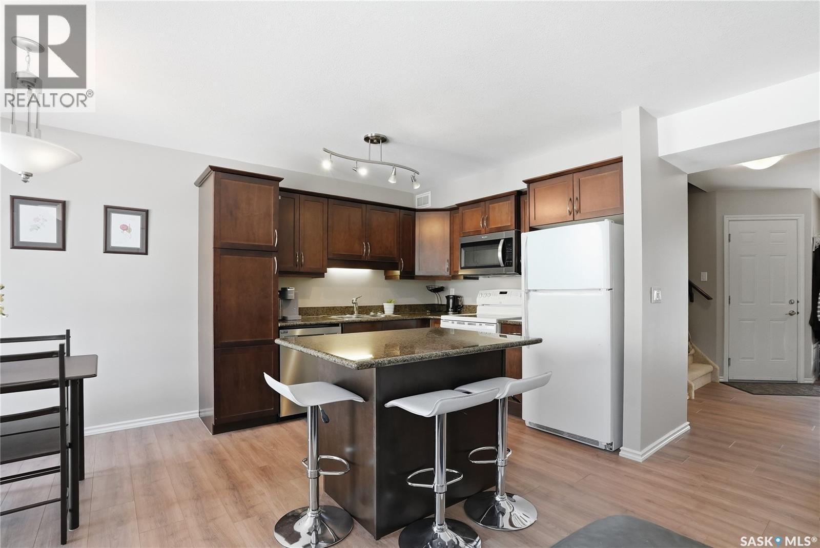 402 615 Lynd Crescent, Saskatoon, SK - Indoor Photo Showing Kitchen