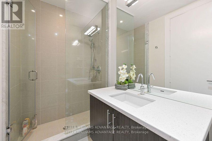 616 - 29 Queens Quay E, Toronto, ON
