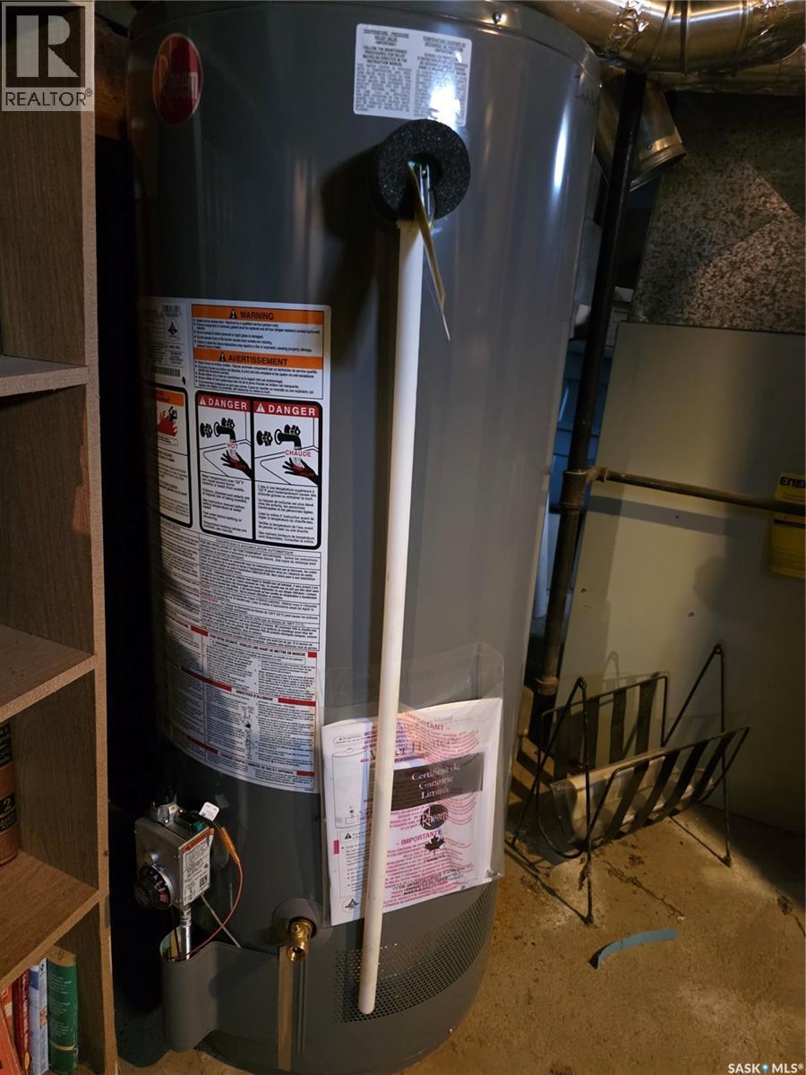 604 3Rd Avenue Nw, Swift Current, SK - Indoor Photo Showing Basement