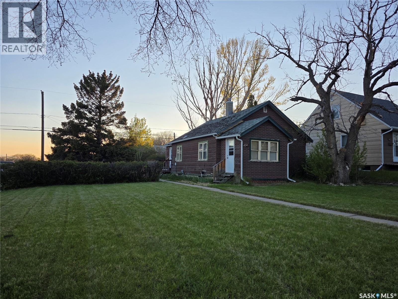 604 3Rd Avenue Nw, Swift Current, SK - Outdoor