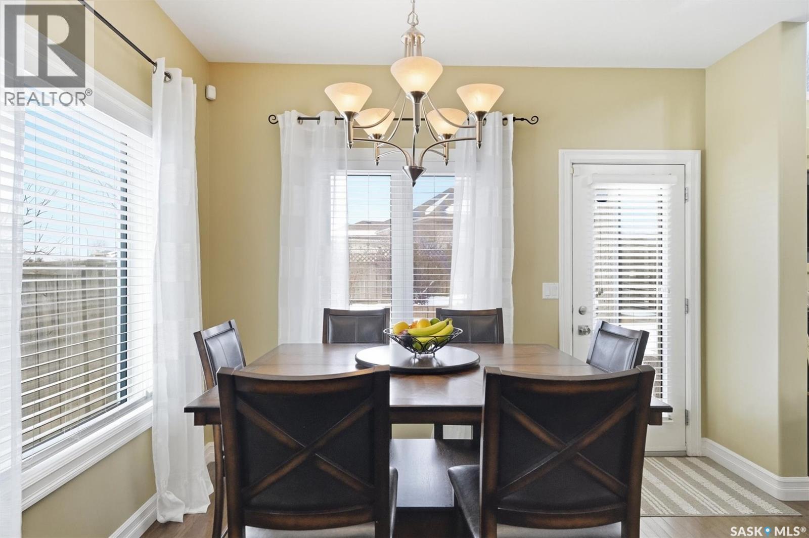302 Brookhurst Terrace, Saskatoon, SK - Indoor Photo Showing Dining Room