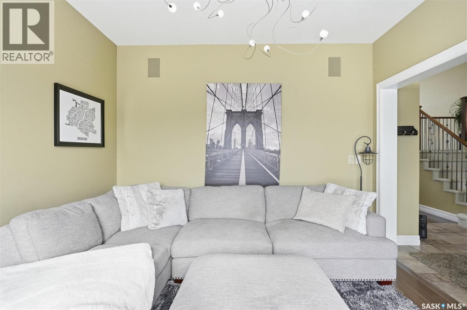 302 Brookhurst Terrace, Saskatoon, SK - Indoor Photo Showing Living Room