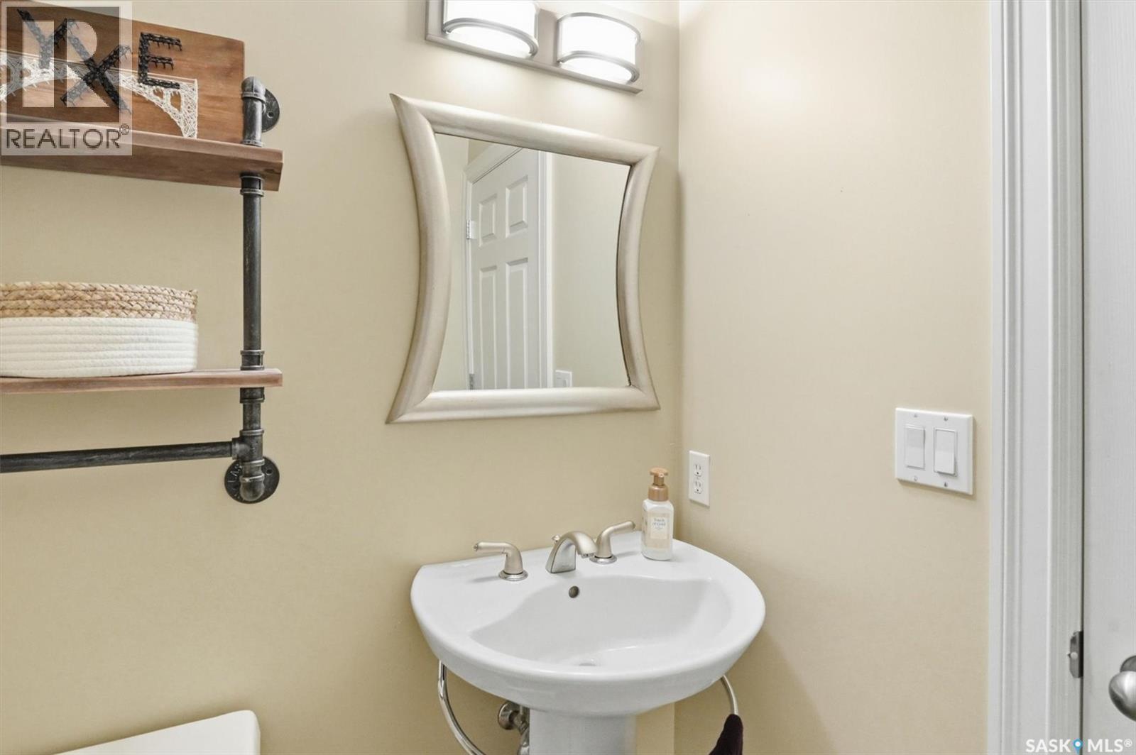 302 Brookhurst Terrace, Saskatoon, SK - Indoor Photo Showing Bathroom