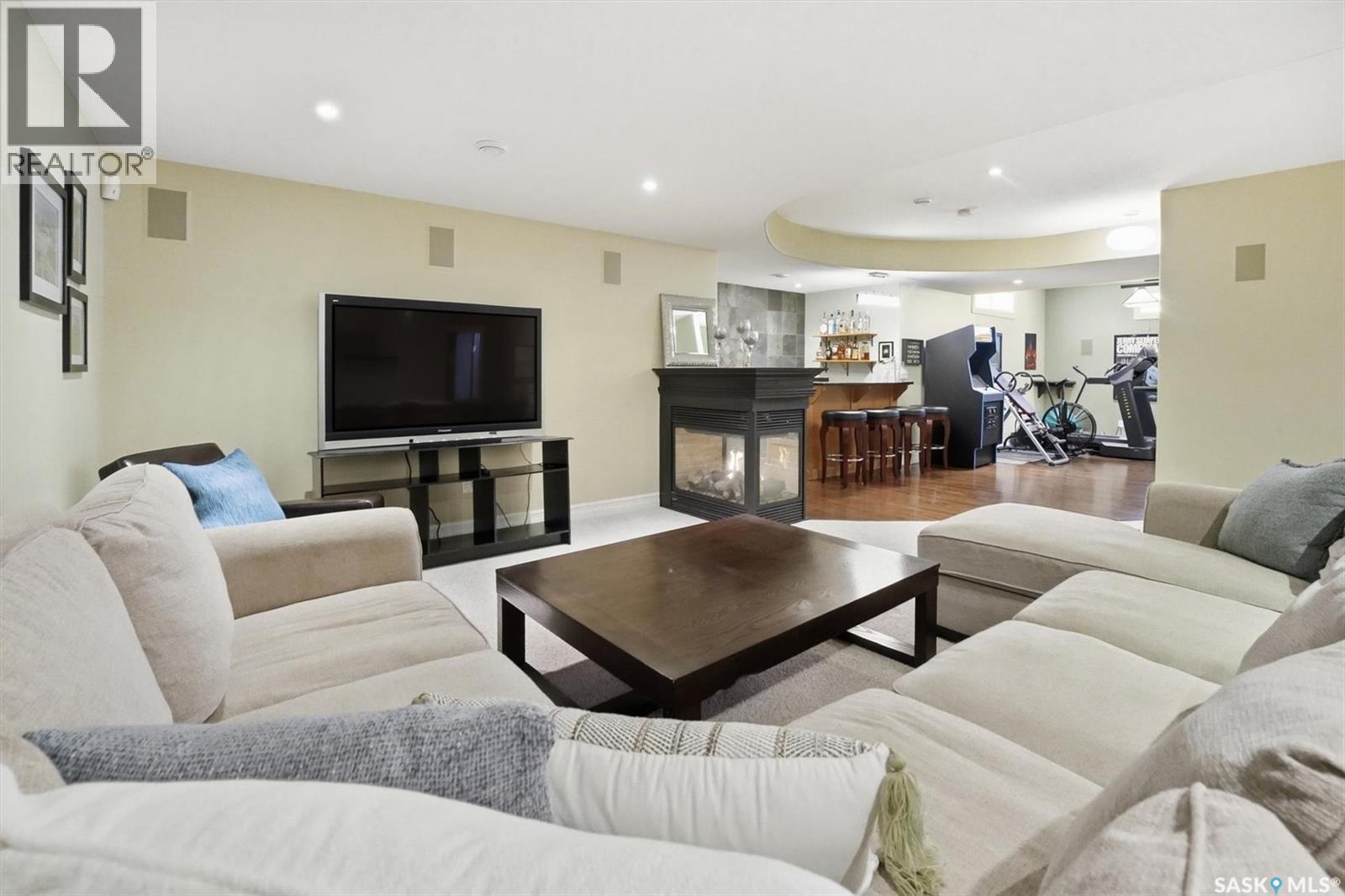 302 Brookhurst Terrace, Saskatoon, SK - Indoor Photo Showing Living Room