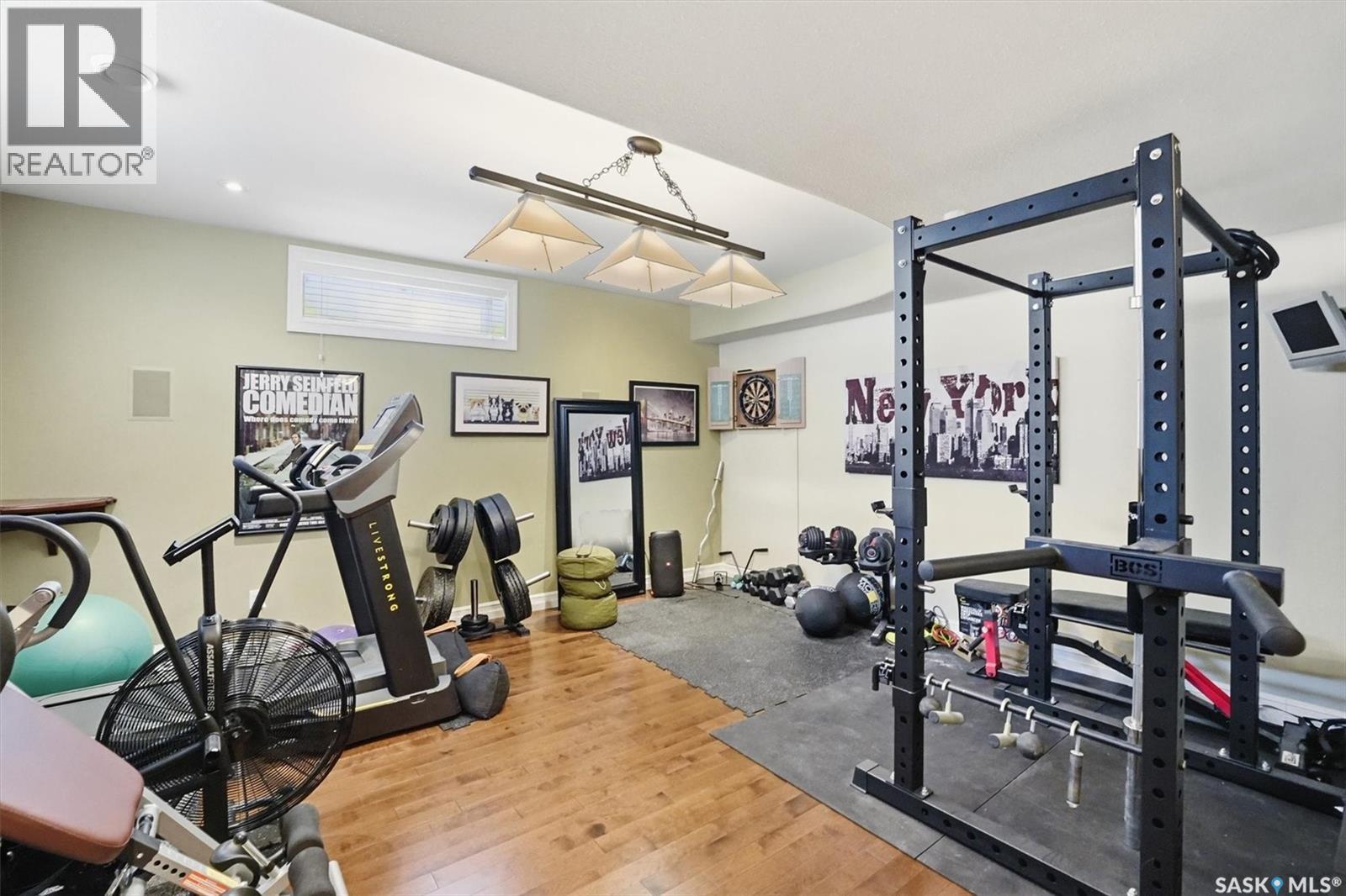 302 Brookhurst Terrace, Saskatoon, SK - Indoor Photo Showing Gym Room