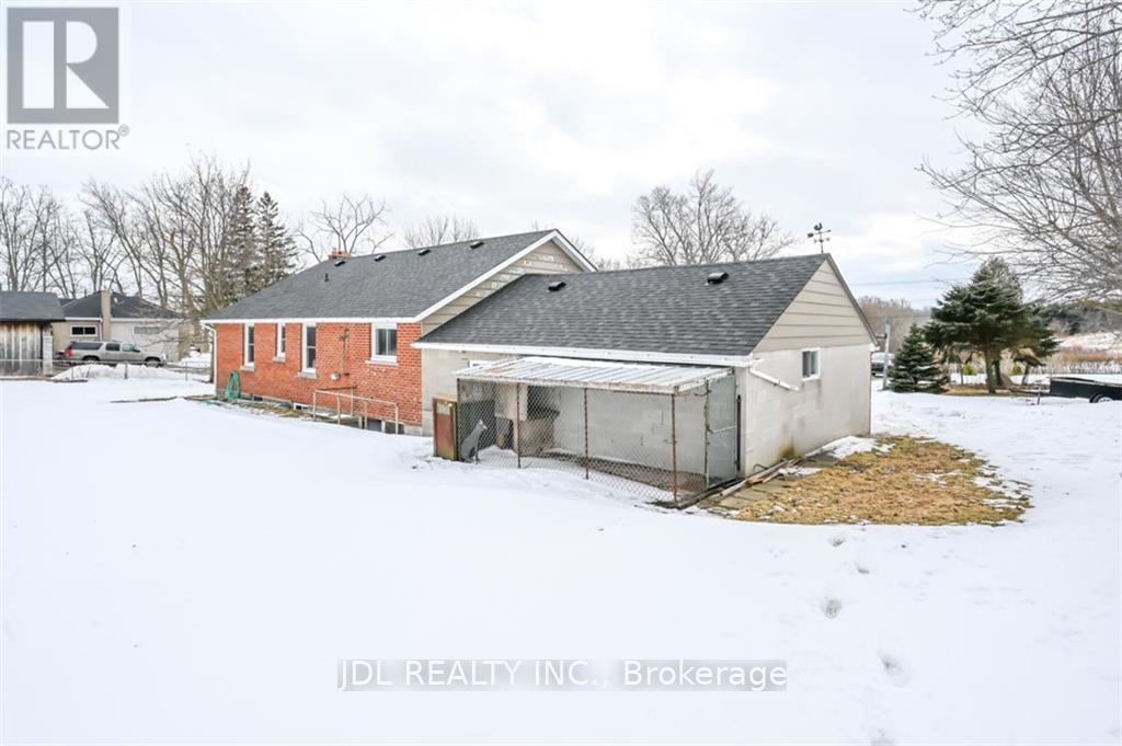 8110 Chippewa Road E, Hamilton, ON - Outdoor