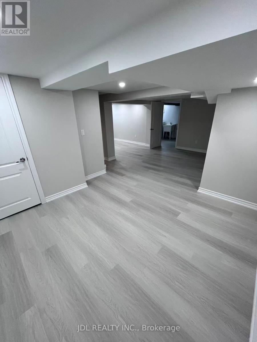 8110 Chippewa Road E, Hamilton, ON - Indoor Photo Showing Other Room