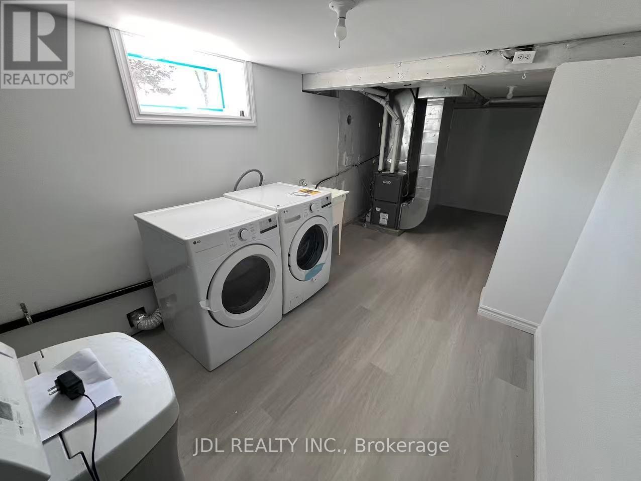 8110 Chippewa Road E, Hamilton, ON - Indoor Photo Showing Laundry Room