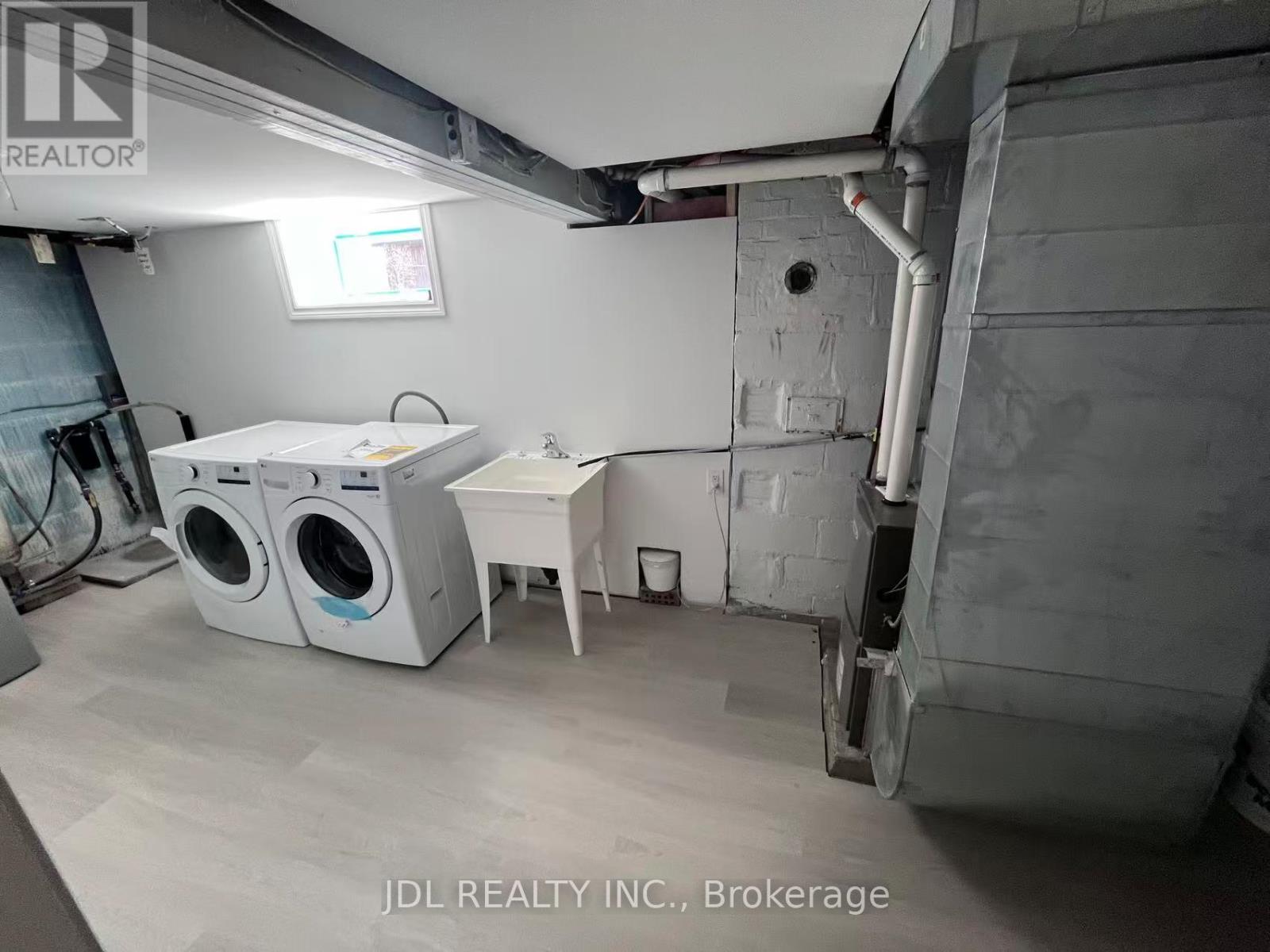 8110 Chippewa Road E, Hamilton, ON - Indoor Photo Showing Laundry Room