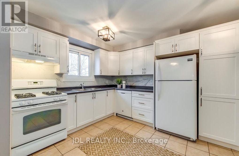 8110 Chippewa Road E, Hamilton, ON - Indoor Photo Showing Kitchen With Double Sink