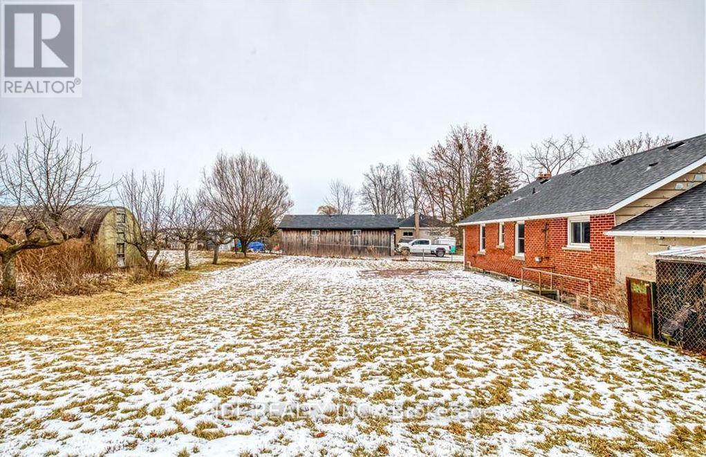 8110 Chippewa Road E, Hamilton, ON - Outdoor