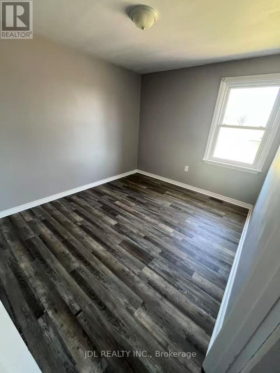 8110 Chippewa Road E, Hamilton, ON - Indoor Photo Showing Other Room