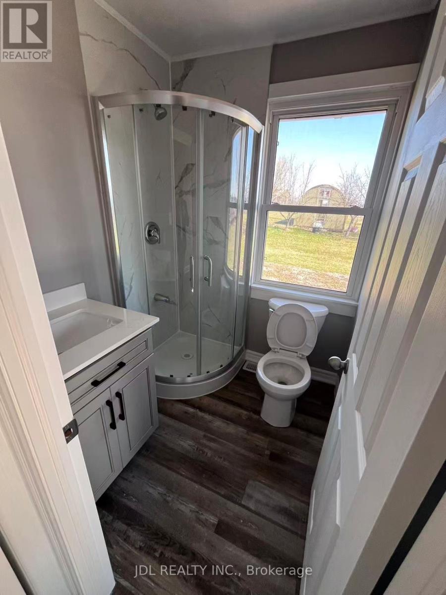 8110 Chippewa Road E, Hamilton, ON - Indoor Photo Showing Bathroom