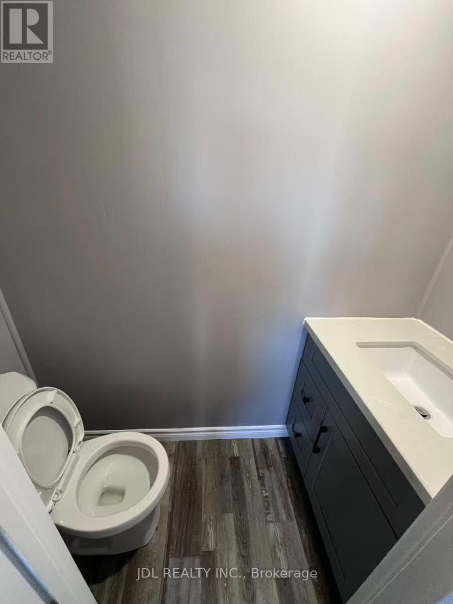8110 Chippewa Road E, Hamilton, ON - Indoor Photo Showing Bathroom