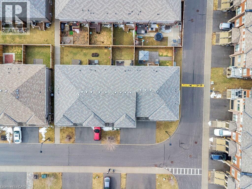 Aerial perspective of suburban area - 30 Times Square Boulevard, Hamilton, ON -