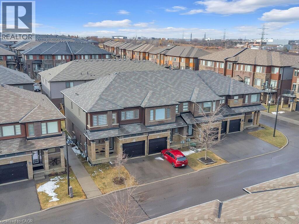 Aerial view of residential area - 30 Times Square Boulevard, Hamilton, ON - Outdoor With Facade