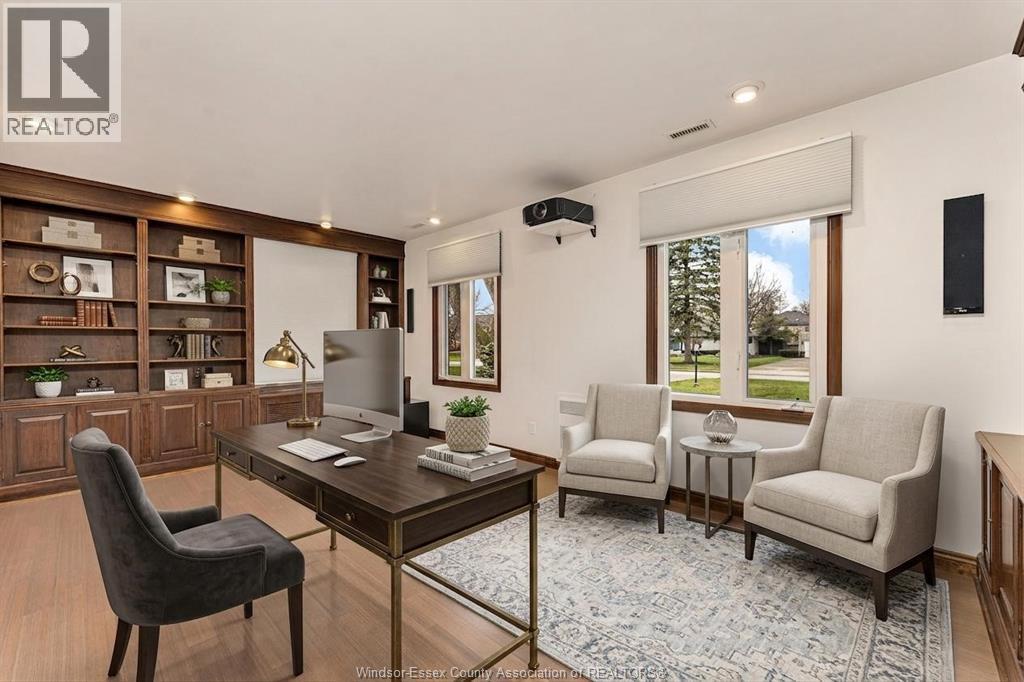 3748 Ouellette Avenue, Windsor, ON - Indoor