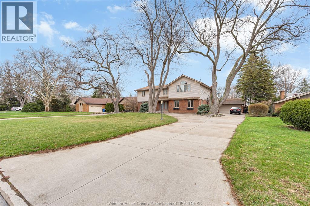 3748 Ouellette Avenue, Windsor, ON - Outdoor