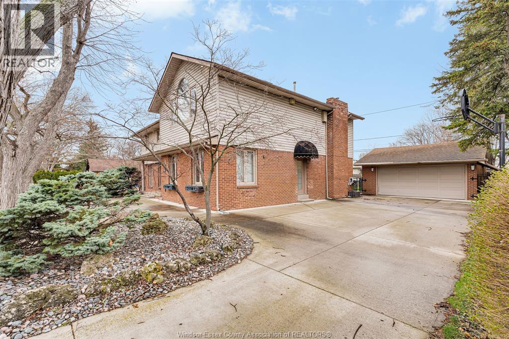 3748 Ouellette Avenue, Windsor, ON - Outdoor