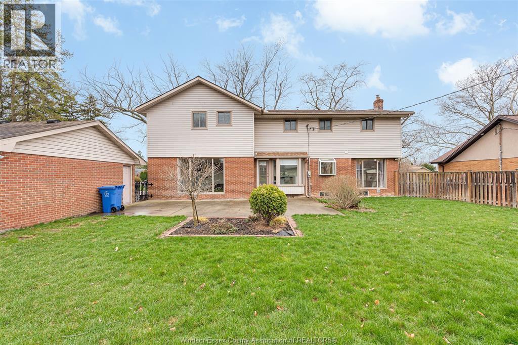 3748 Ouellette Avenue, Windsor, ON - Outdoor