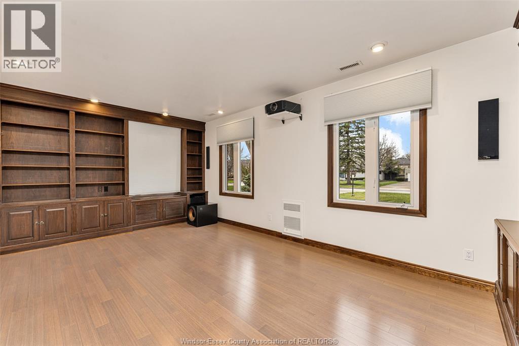 3748 Ouellette Avenue, Windsor, ON - Indoor Photo Showing Other Room