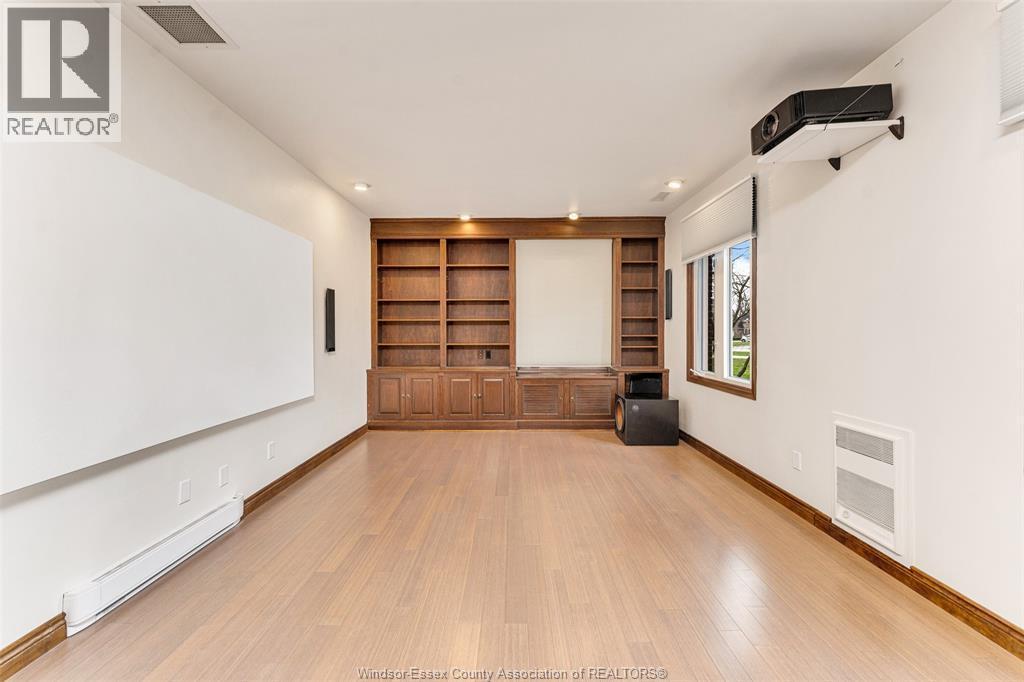 3748 Ouellette Avenue, Windsor, ON - Indoor Photo Showing Other Room