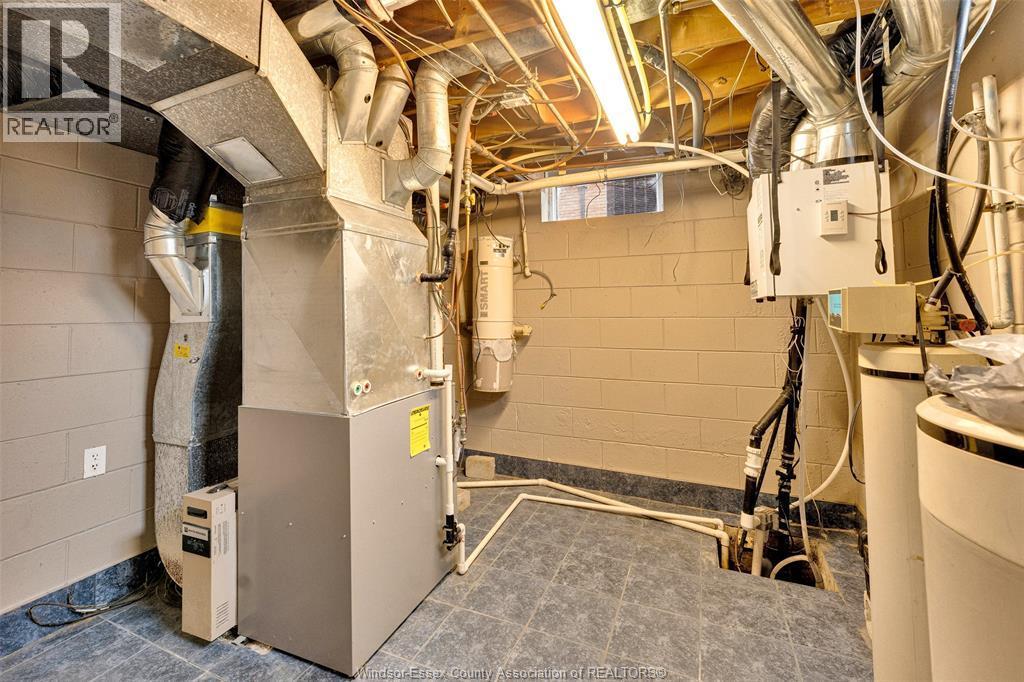 3748 Ouellette Avenue, Windsor, ON - Indoor Photo Showing Basement