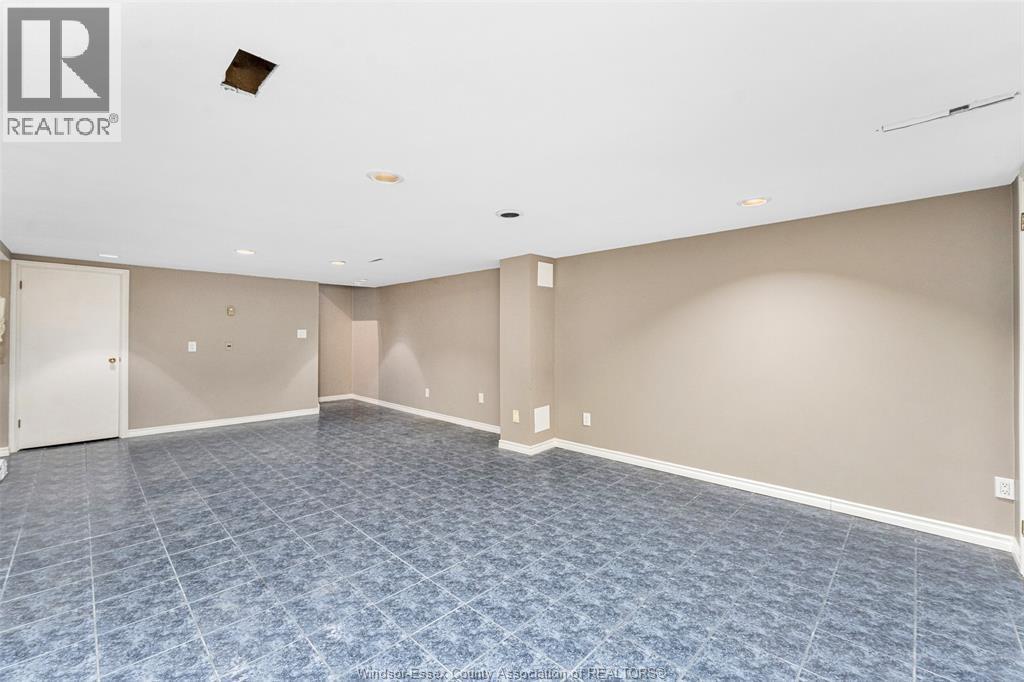 3748 Ouellette Avenue, Windsor, ON - Indoor Photo Showing Other Room