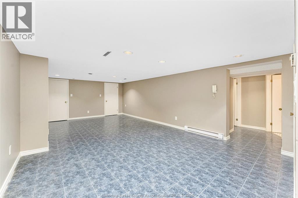 3748 Ouellette Avenue, Windsor, ON - Indoor Photo Showing Other Room