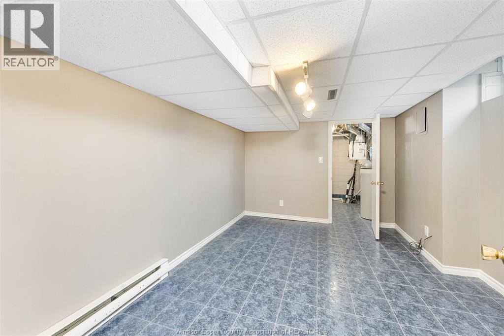 3748 Ouellette Avenue, Windsor, ON - Indoor