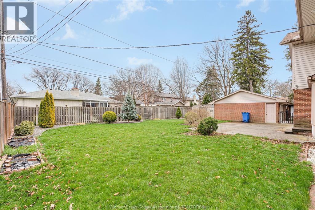3748 Ouellette Avenue, Windsor, ON - Outdoor