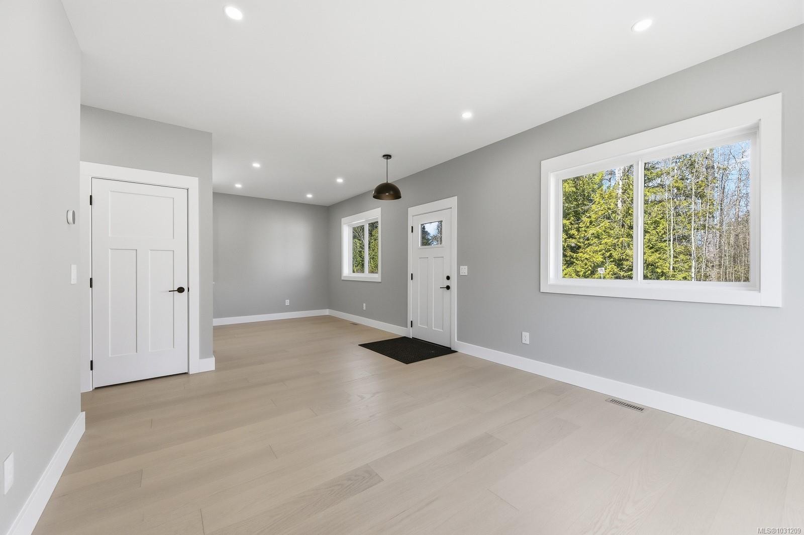 A-2319 Mcdonald Rd, Comox, BC - Indoor Photo Showing Other Room