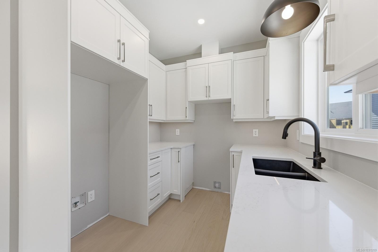 A-2319 Mcdonald Rd, Comox, BC - Indoor Photo Showing Kitchen With Double Sink