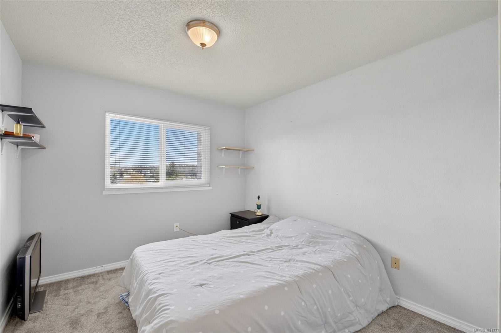 323-3225 Eldon Pl, Saanich, BC - Indoor Photo Showing Bedroom