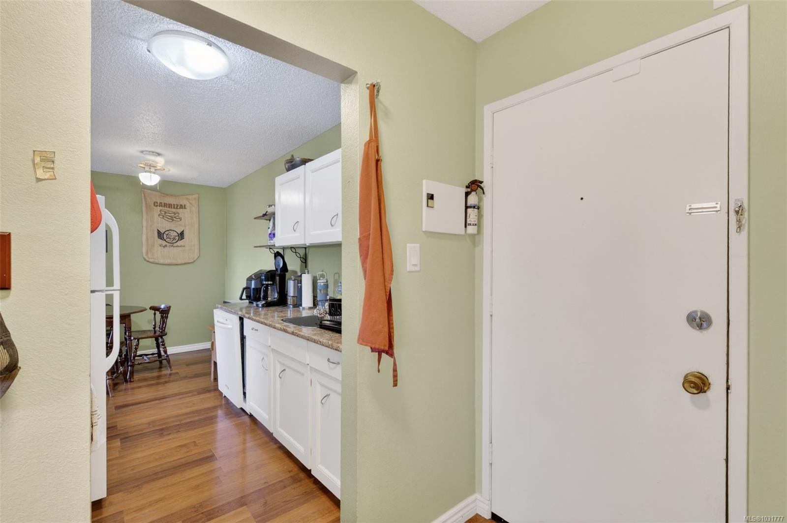 323-3225 Eldon Pl, Saanich, BC - Indoor Photo Showing Other Room