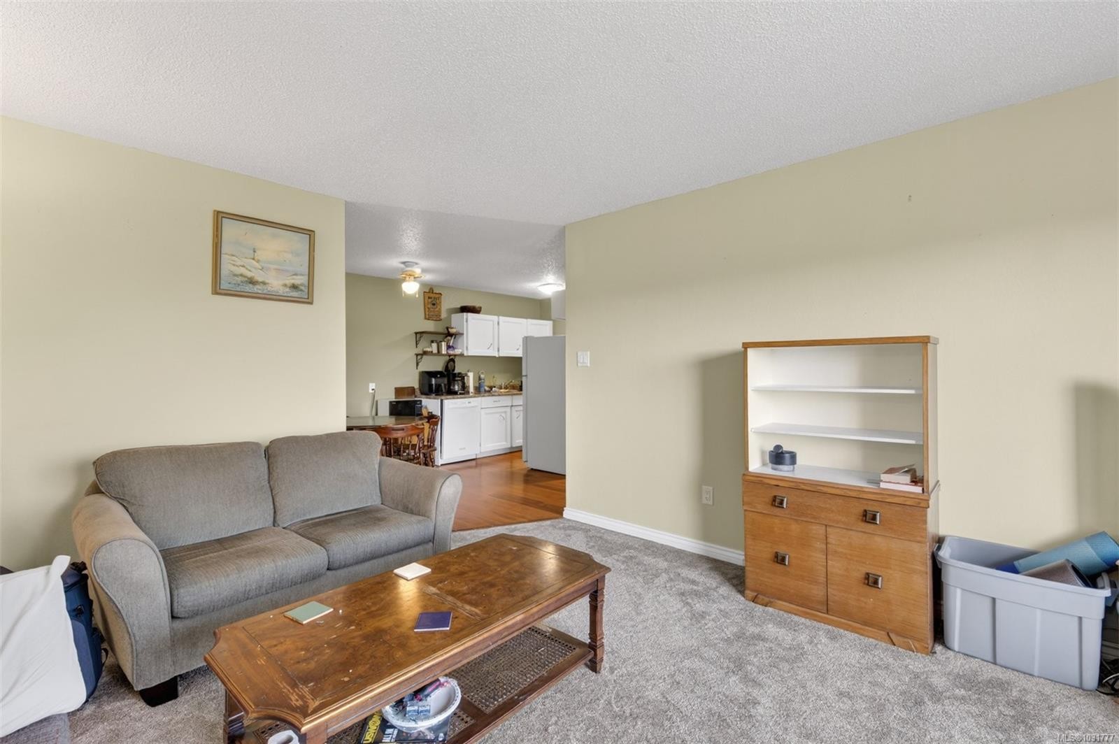 323-3225 Eldon Pl, Saanich, BC - Indoor Photo Showing Living Room